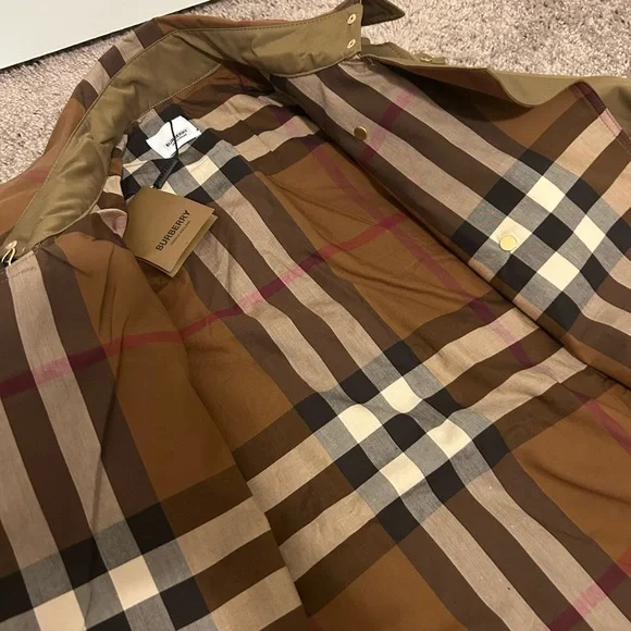 Burberry trench coat brand new never worn original price 2,590
